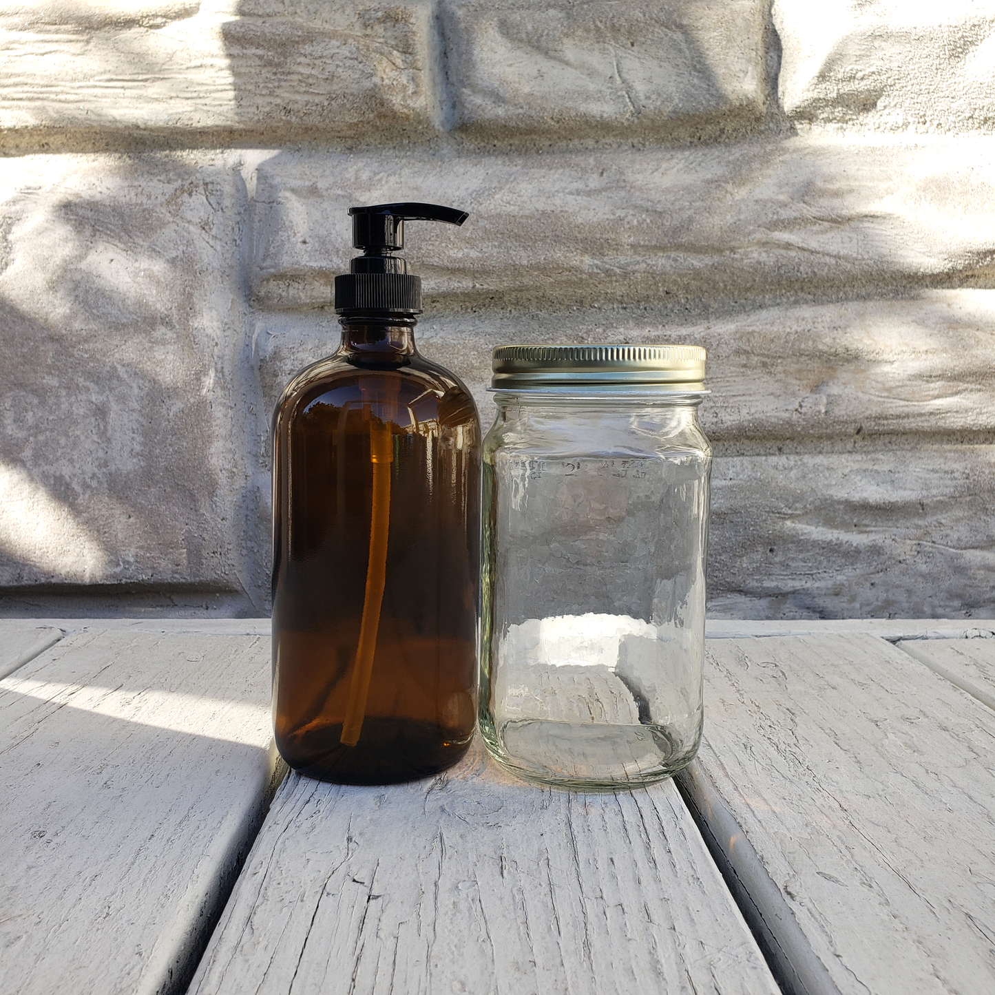 16 fl oz Amber Boston Round Bottle with Black Pump